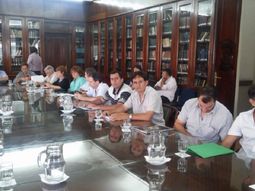 los gremios docentes rechazaron el aumento del 23,6% que propuso la provincia los gremios docentes rechazaron el aumento del 23,6% que propuso la provincia