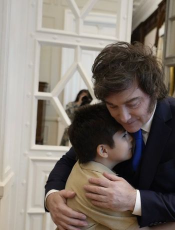 Javier Milei otra vez con Pedrito y su mamá