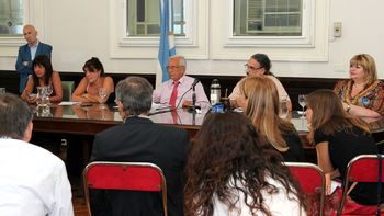 el fpv minimizo el quiebre y dijo que la fuga de diputados no los debilita el fpv minimizo el quiebre y dijo que la fuga de diputados no los debilita