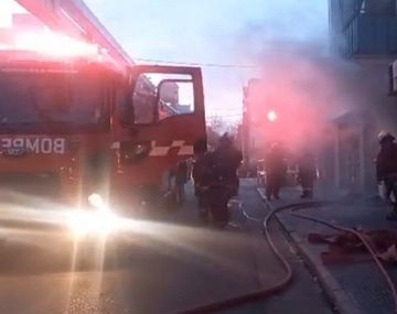Incendio en un departamento de Caballito: asistieron a una mujer por inhalación de humo