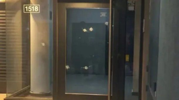 Rosario en alerta: balearon el frente de un edificio y dejaron una nueva amenaza