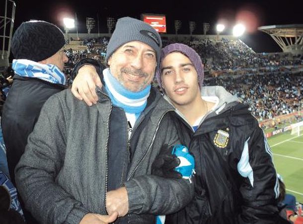 Guillermo Francella celebró su cumpleaños con el debut de su hijo