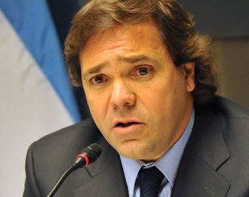 El sciolismo cruza a Randazzo y trae a la campaña a WikiLeaks