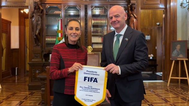 Claudia Sheimbaum y el titular de la FIFA