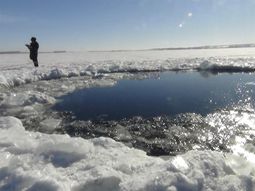 Encuentran fragmentos del meteorito que cayó en Rusia