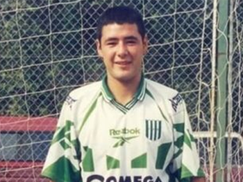 Generó la primera expulsión de Riquelme y hoy se gana la vida lejos del fútbol.&nbsp;