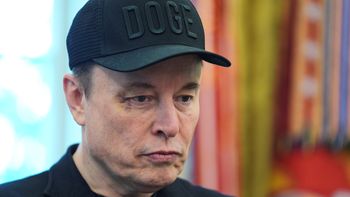 Elon Musk, empresario dueño de X y Tesla: Hay que crear un ingreso universal para los desempleados por la IA Elon Musk, empresario dueño de X y Tesla: Hay que crear un ingreso universal para los desempleados por la IA