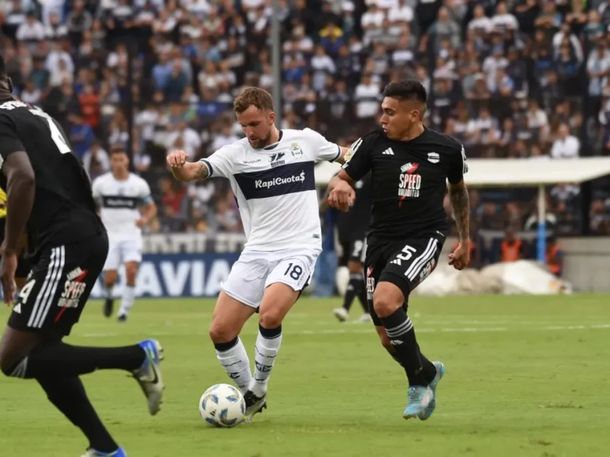 Gimnasia y Riestra igualaron sin goles en la apertura de la fecha 15 de la Liga Profesional de Fútbol