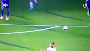 ¿por que? mira el terrible codazo de ibrahimovic sobre terry ¿por que? mira el terrible codazo de ibrahimovic sobre terry