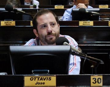 Ottavis renunció a jefatura del bloque FpV