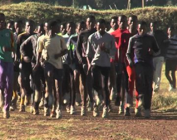 Los campeones olímpicos de un pueblo de África y su secreto: tomar cerveza