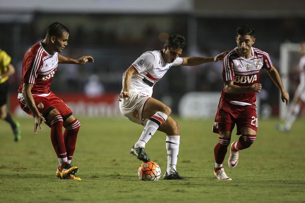 Jonathan Calleri se río de los hinchas de River: Te fuiste a la B, p...