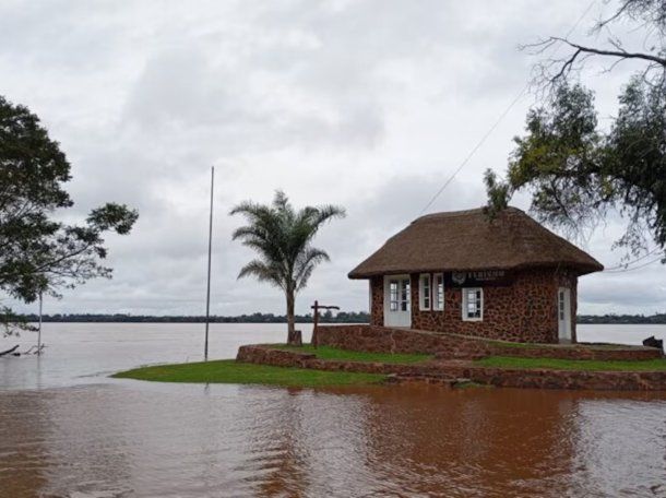 Alerta en Corrientes por la crecida del río Uruguay: hay evacuados