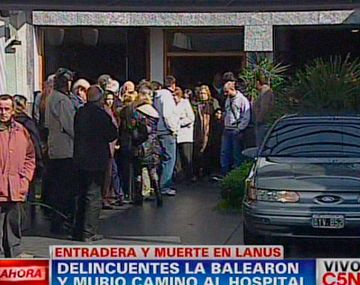 Conmoción en Lanús: despiden los restos de la mujer asesinada