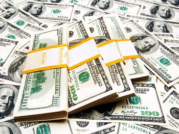 En septiembre, el dólar oficial subió casi 2,3% y la Bolsa, 21%