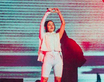 Nicki Nicole se sacó una foto con Messi y le mandó un mensaje a Antonela