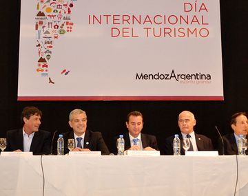 El Gobierno asegura que crecerá el turismo interno en el verano