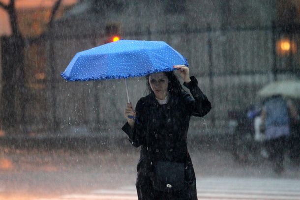 Sigue vigente el alerta por fuertes tormentas en la Capital
