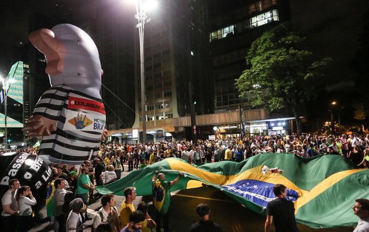 Multitudinarias marchas luego del polémico audio entre Dilma y Lula