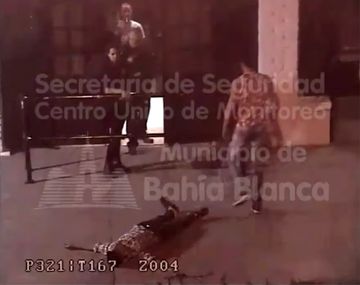 VIDEO: Un hombre golpeó a otro a la salida de un boliche y lo desmayó