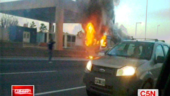 se incendio un colectivo de la linea 60 sobre panamericana se incendio un colectivo de la linea 60 sobre panamericana