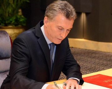 Grafólogas analizan la letra de Macri en la nota que dice nobiembre