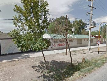 Quiso estrangular a una docente en plena clase