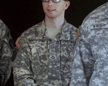 Absuelven al soldado que filtró información a WikiLeaks