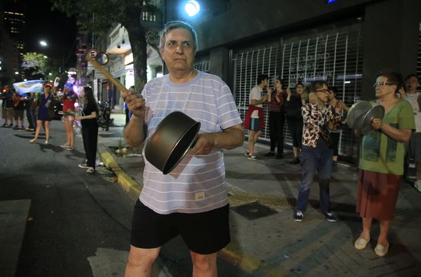 Cacerolazo contra la reforma previsional