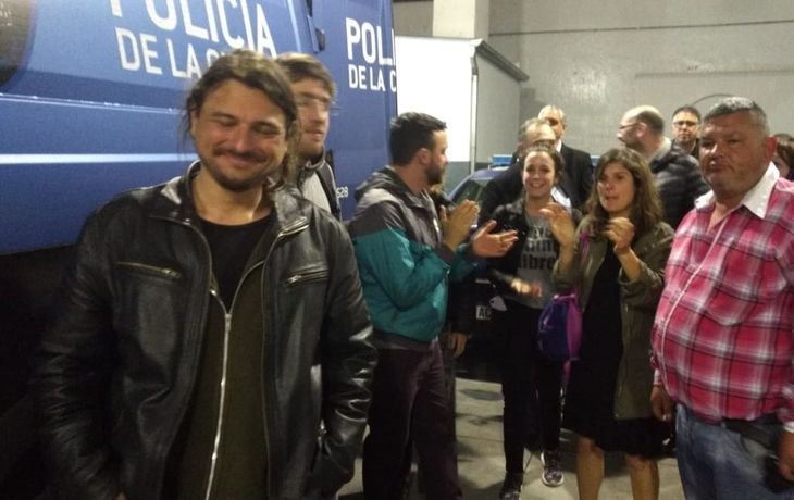 Juan Grabois salió aplaudido de la Comisaría 18 tras su liberación