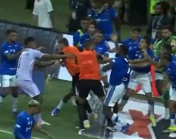 La guerra que rompió un récord histórico: 23 expulsados en la final del Mineiro