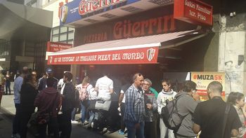 #muza5k la mejor pizza de buenos aires esta en guerrin y pin pun #muza5k la mejor pizza de buenos aires esta en guerrin y pin pun