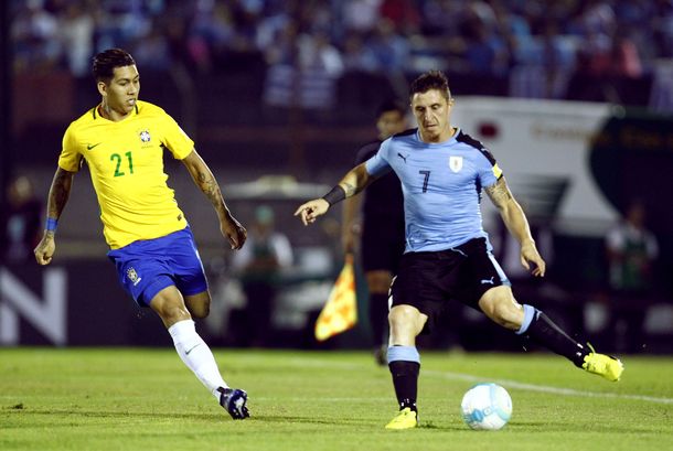 Un festival: Brasil goleó a Uruguay en el Centenario y es más líder que nunca