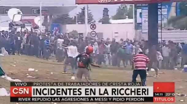 Incidentes con los trabajadores de Cresta Roja y Gendarmería en Ezeiza