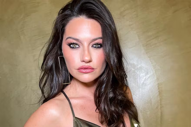 La microbikini floreada, con piluso combinado, que eligió Sofía Jujuy Jiménez para andar en kayak