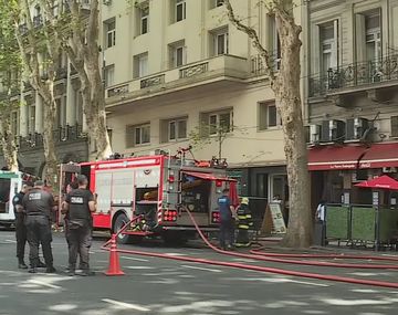 Incendio en un restaurante de Avenida de Mayo afectó a 4 personas