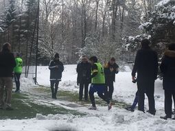 El 10, con la 4 en la nieve (Foto: @acasar) El 10, con la 4 en la nieve (Foto: @acasar)