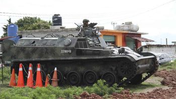 hasta con un tanque buscan al chapo hasta con un tanque buscan al chapo