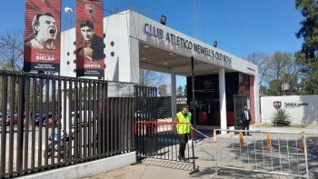 grave amenaza al plantel de newell?s: ataque con una molotov y un mensaje intimidante tras la derrota ante banfield grave amenaza al plantel de newell?s: ataque con una molotov y un mensaje intimidante tras la derrota ante banfield