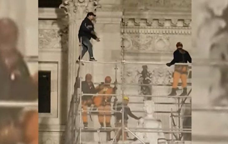 Un hombre se trepó por un andamio en la fachada del Congreso