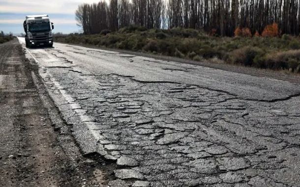 El deterioro de las rutas nacionales las hace casi intransitables.