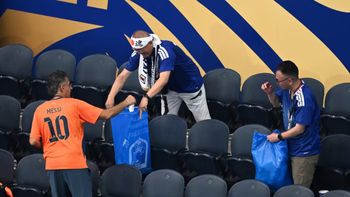 ya es costumbre: los hinchas japoneses limpiaron las tribunas tras su debut mundialista ya es costumbre: los hinchas japoneses limpiaron las tribunas tras su debut mundialista