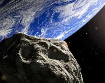 Un asteroide masivo y oscuro rozará hoy la Tierra