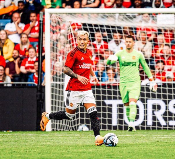 Lisandro Martínez volvió a jugar luego de su lesión en Manchester United
