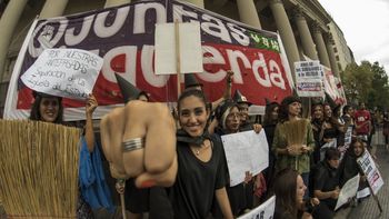 por el dia de las mujeres, hubo un ruidazo en calles, oficinas, subtes y trenes por el dia de las mujeres, hubo un ruidazo en calles, oficinas, subtes y trenes