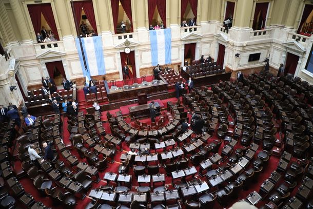 Brutal aumento del Gobierno a la casta: diputados y senadores cobrarán 30% mas y nadie se quejó