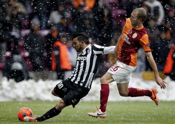 Con Tevez y bajo la nieve, Juventus quedó eliminado