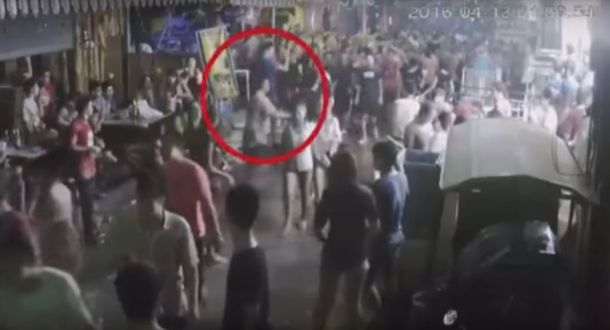 VIDEO: Golpean a una familia británica en Tailandia