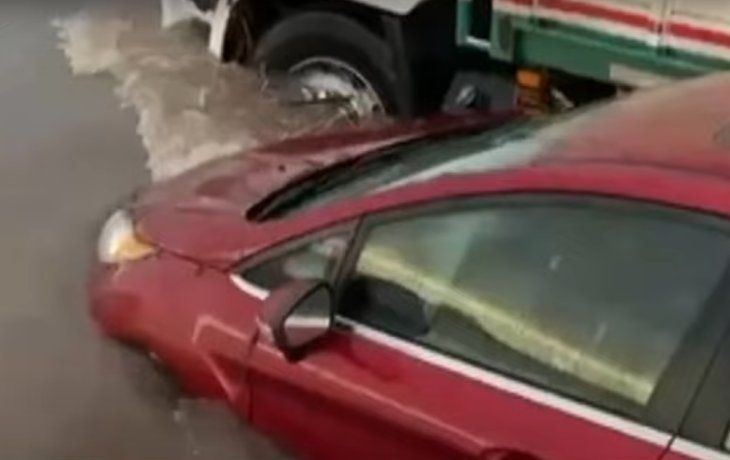 El equipo de Esther Goris también quedó varado en una ruta por las inundaciones El equipo de Esther Goris también quedó varado en una ruta por las inundaciones