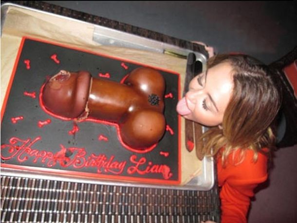 Miley Cyrus y la torta de su novio